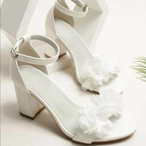 SHEIN Appliqués Decor Chunky Heeled Ankle Strap White Sandals Size 9